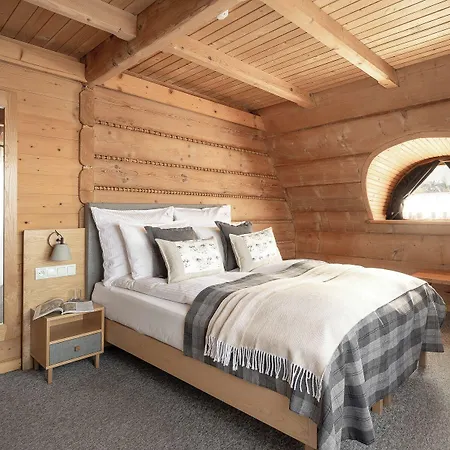 לינה וארוחת בוקר Malinowa 3*